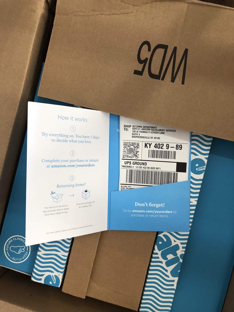 the amazon prime wardrobe box comes with a return label in the box already