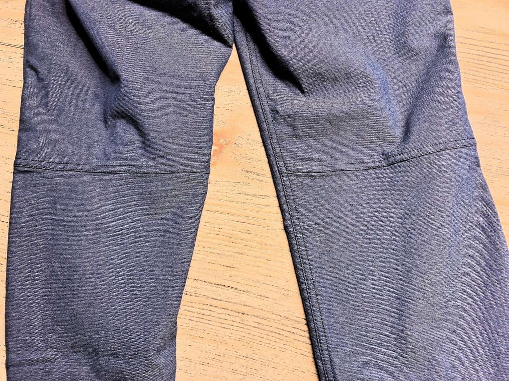 lululemon abc pant tech canvas review: the infamous seam behind the knees can be found on these pants, too