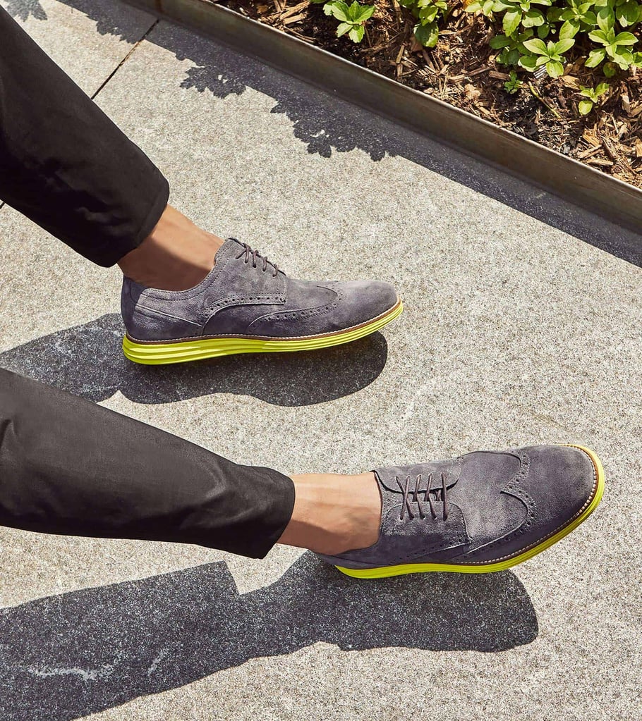 this model, obviously, doesn’t need socks as he wore these shoes