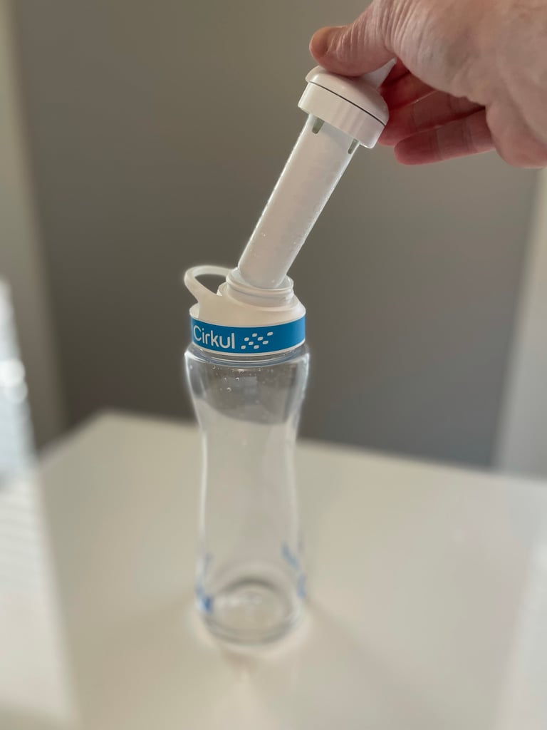 this cirkul (not “circle water bottle” or “crickle water bottle,” comes with a comfort grip lid