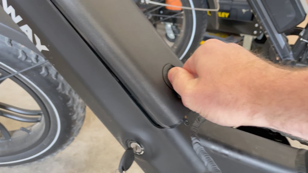 we love how the battery is integrated, but also removable!