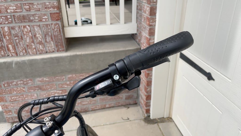 the shifter on this beautiful beach cruiser ebike