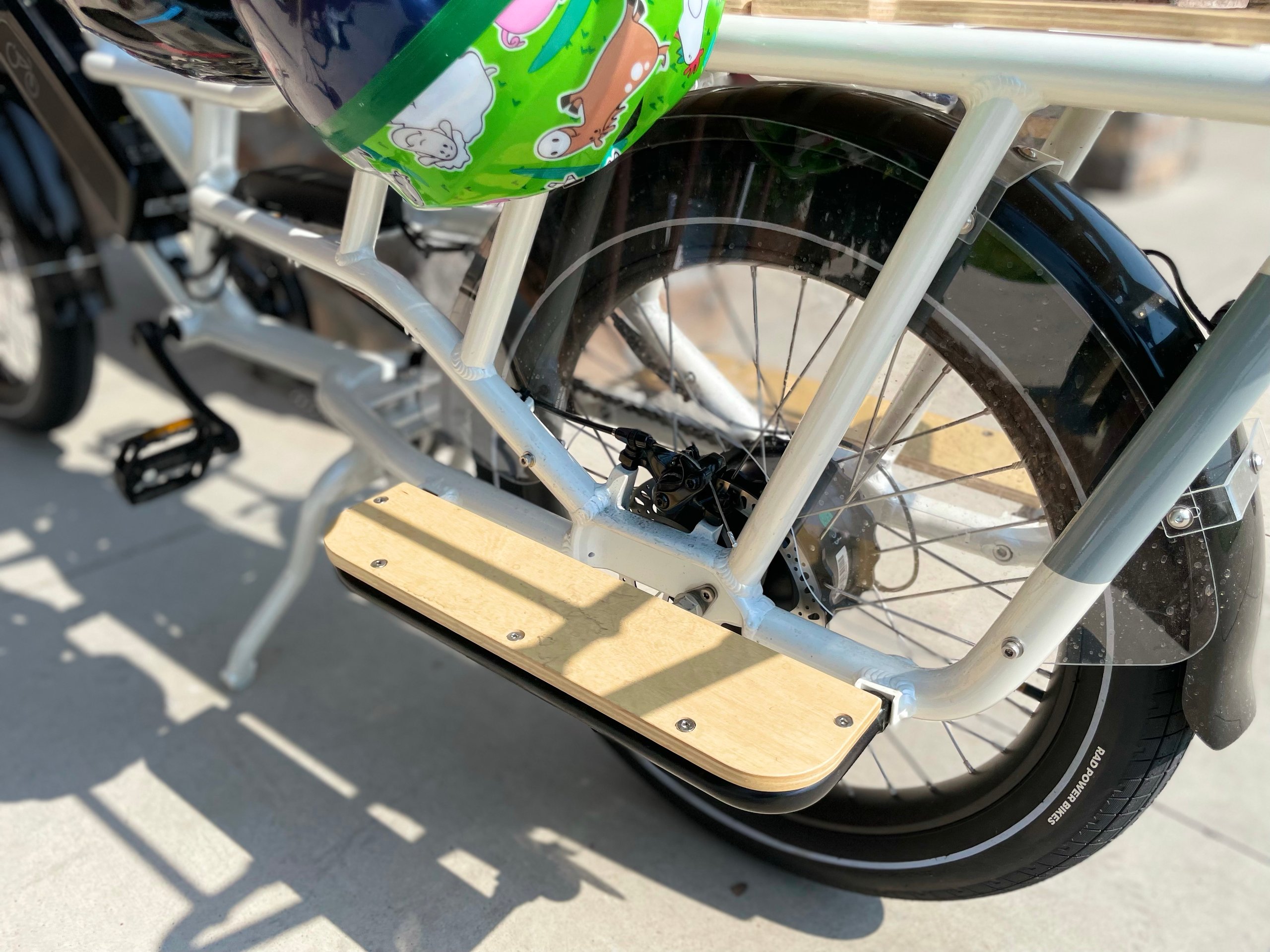 notice the very dirty plexiglass? this will save your passenger’s legs don’t he radwagon