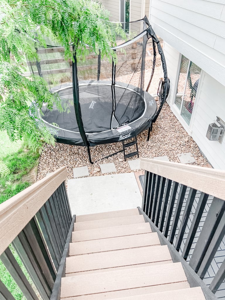 a trampoline in a backyard