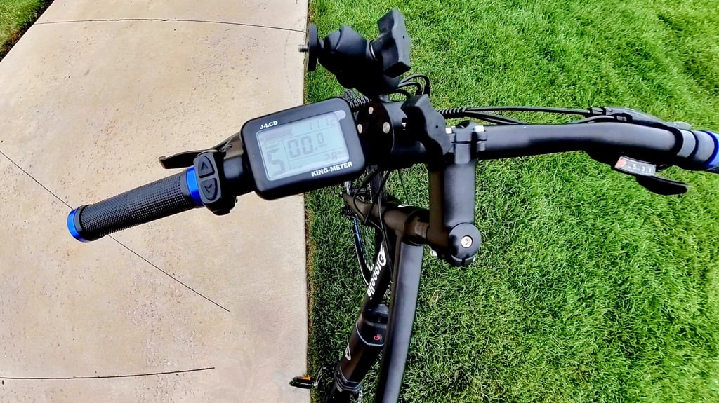 the controls of the pedal assist levels – ignore the mount on top – this ispart of the filming equipment