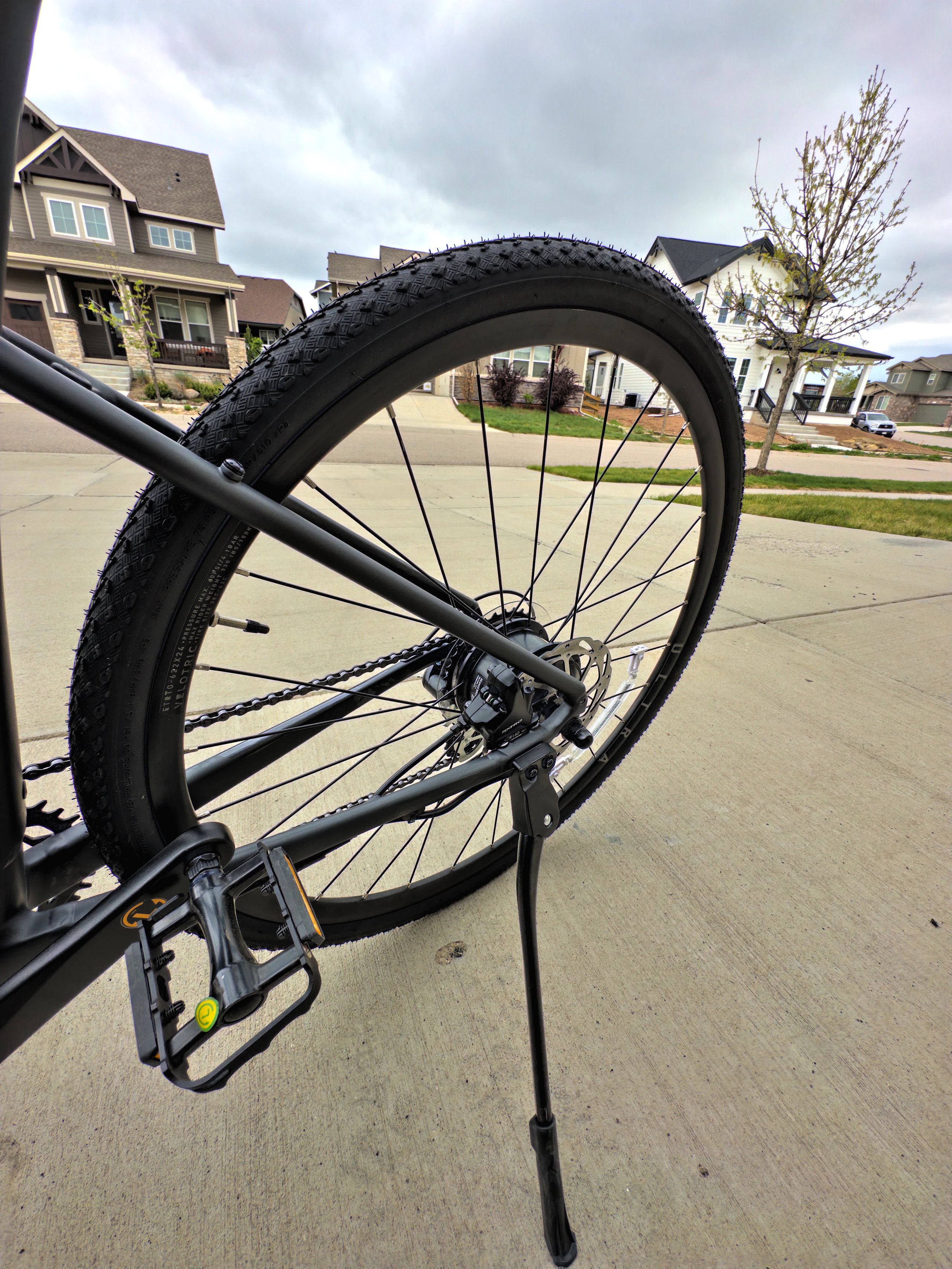 also has amazing hydraulic brakes, but no rear rack,