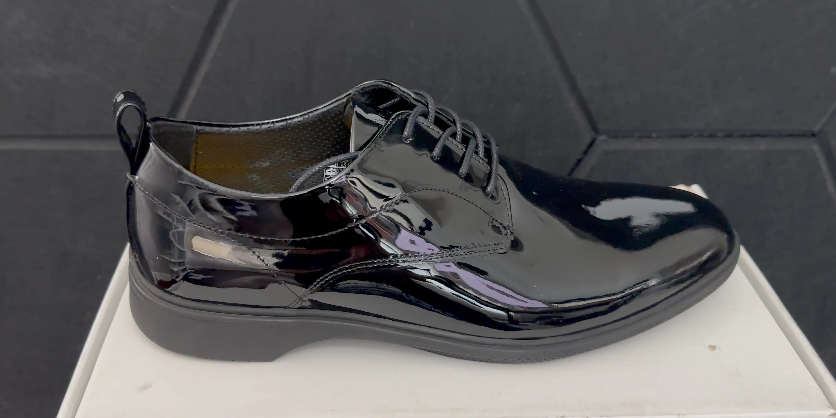 amberjack tux shoe review: shiney!