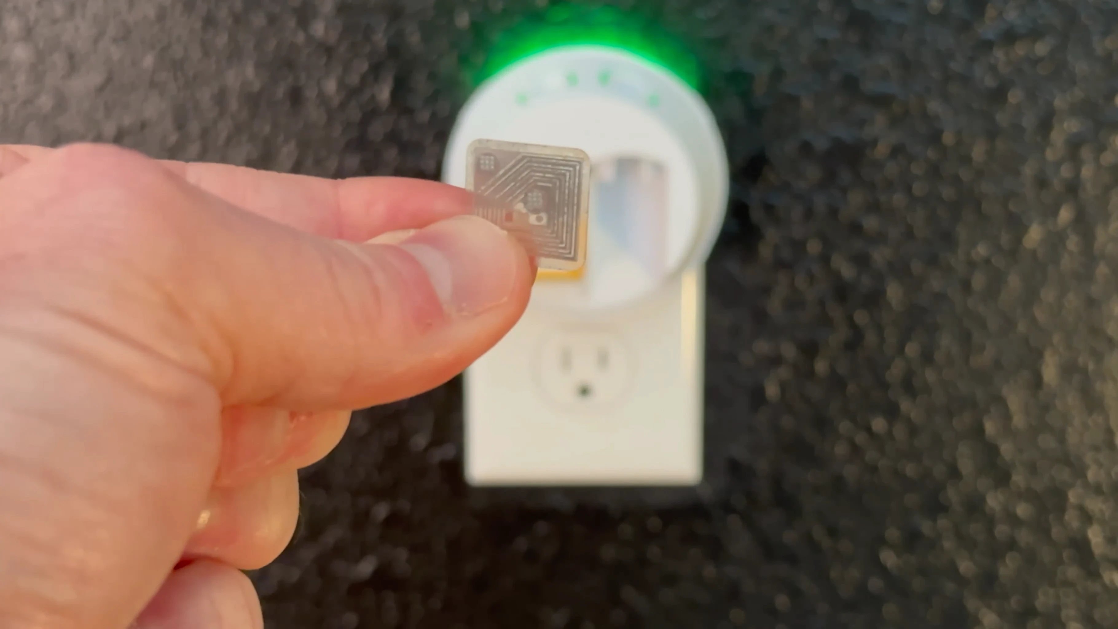 difference in pura vs 4? the pura can detect the smart vials with this little nfc