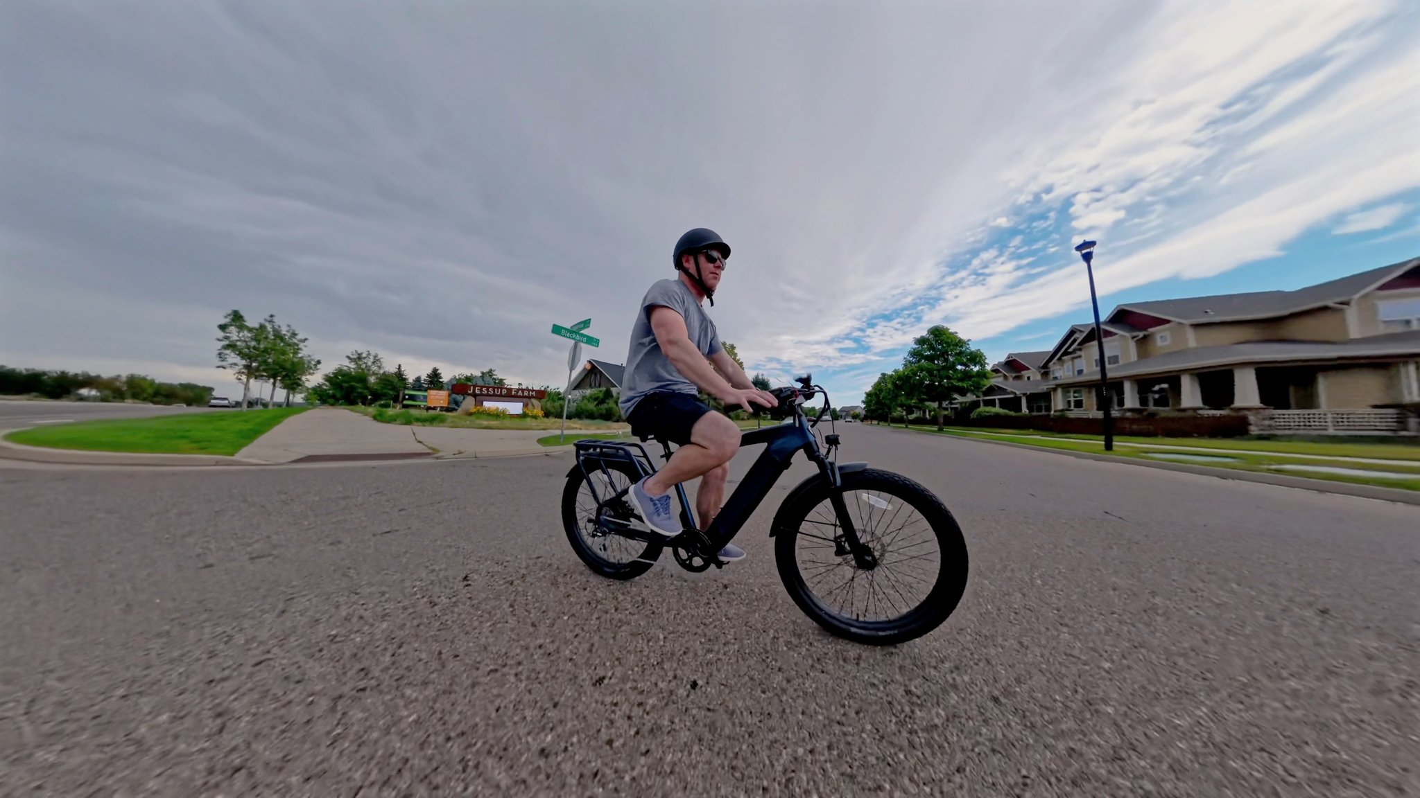 in our ride1up cafe cruiser review, we’ll tell you everything you need to know!