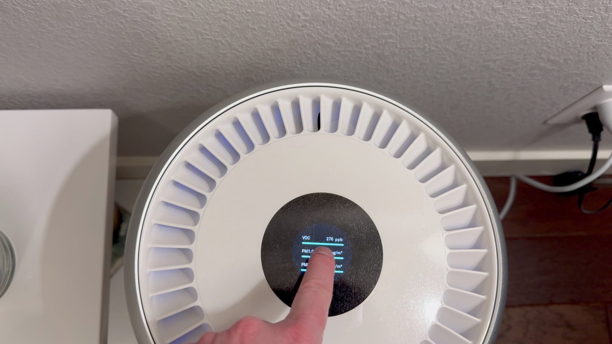 molekule review touch controls 2048x1152 1