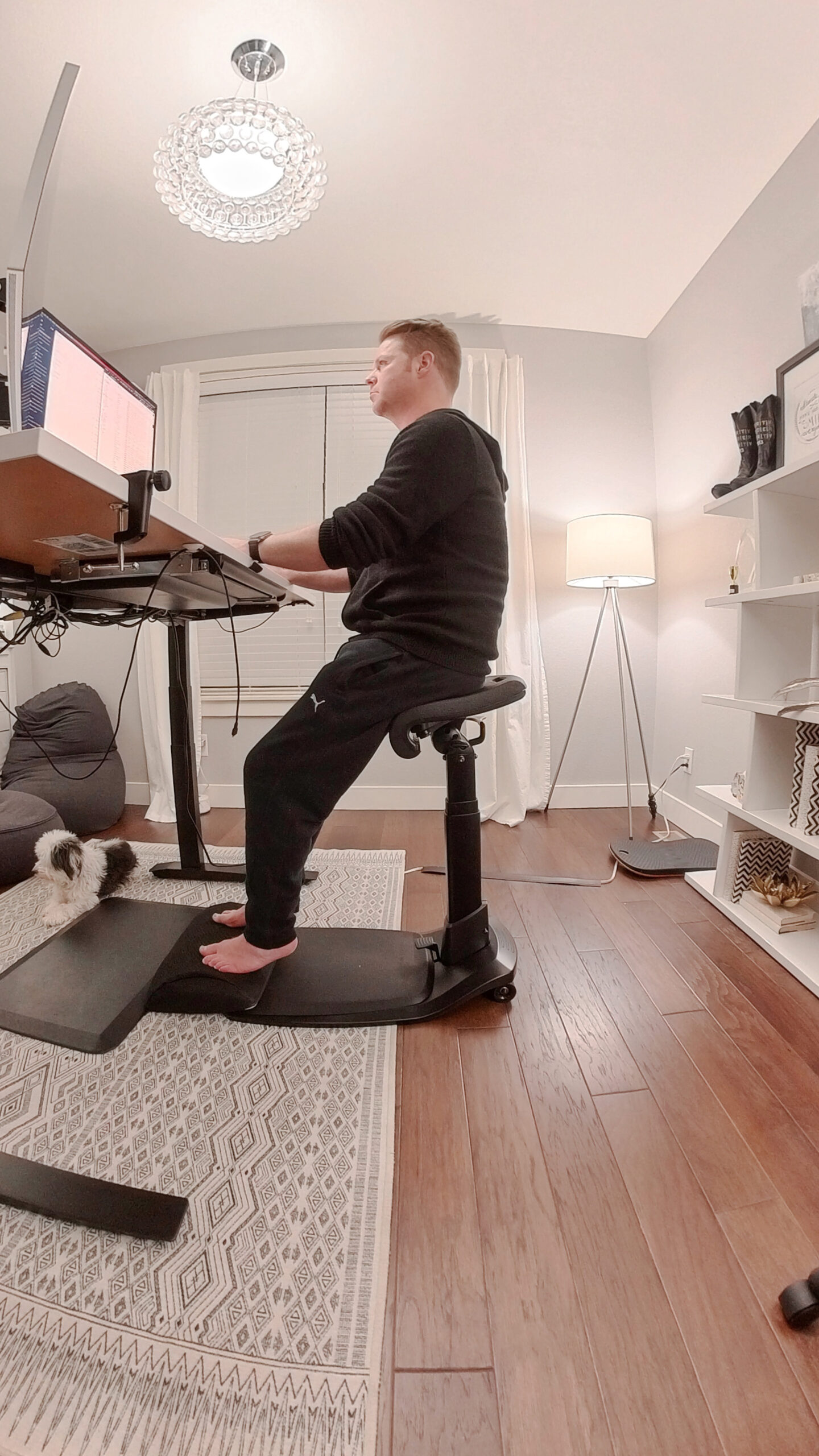 You can also use the LeanRite as a standard sitting stool for your standing desk. This is also pretty straightforward.